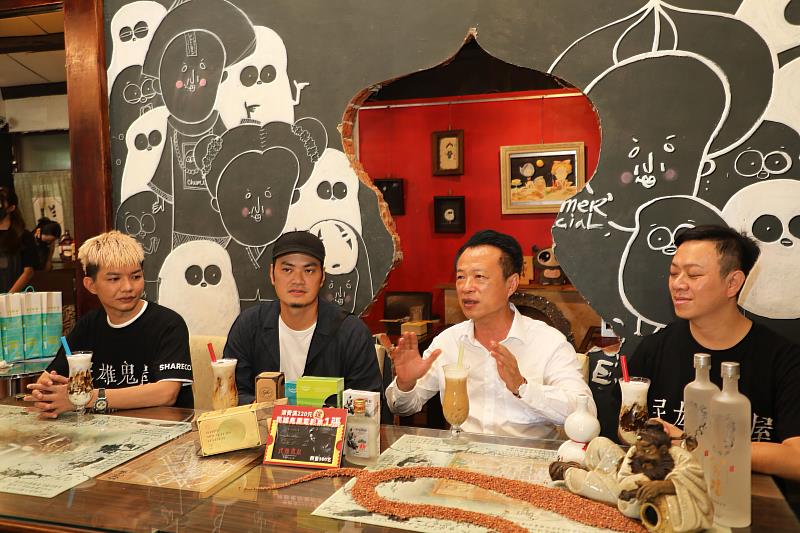 電影《民雄鬼屋》鬼門開上映！翁章梁攜手劇組團隊加碼推觀光