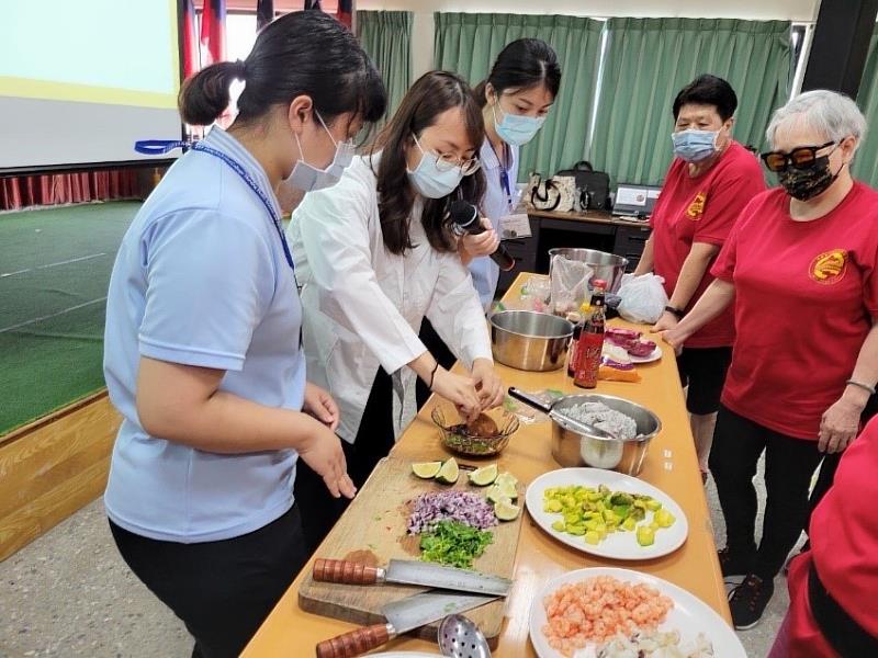 嘉義縣營養夏日特集！夏日海鮮酪梨火龍果盅上菜