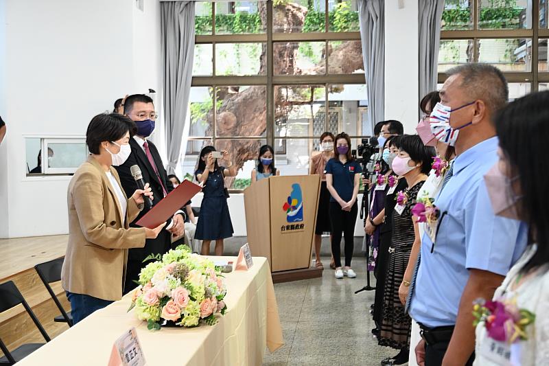 國中小學校長布達暨交接典禮 饒慶鈴：實施行政減量讓教育回歸專業