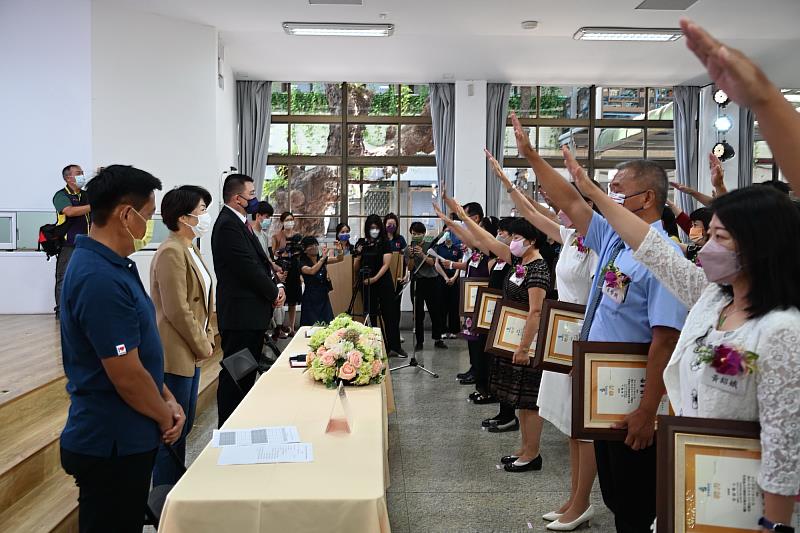 國中小學校長布達暨交接典禮 饒慶鈴：實施行政減量讓教育回歸專業