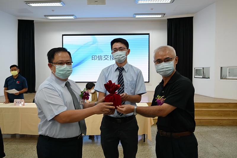 國中小學校長布達暨交接典禮 饒慶鈴：實施行政減量讓教育回歸專業