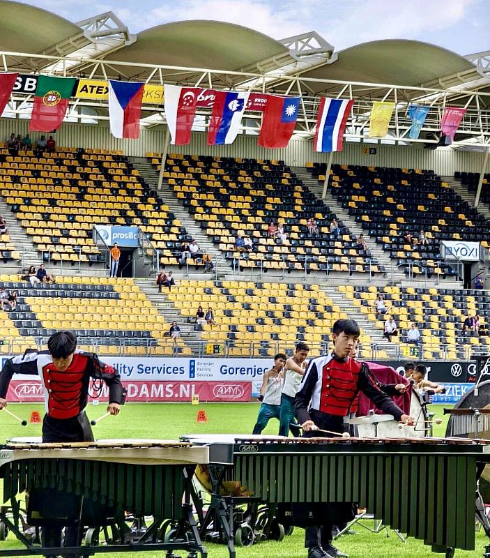 主辦單位懸掛中華民國國旗在主場飄揚