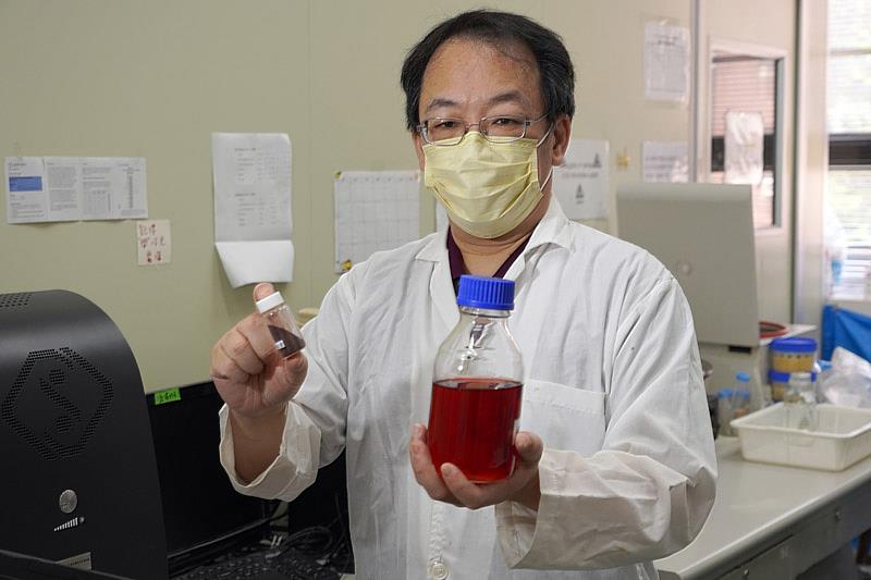 大葉大學育成中心吳建一主任透過科學驗證，確認蝦紅素的抗氧化特性