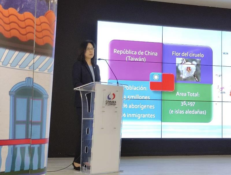 桂代表於金迪奧省暨亞美尼亞市商會簡報。