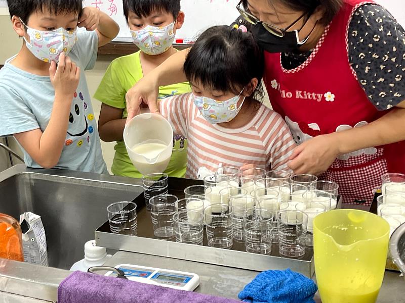 救國團「新店親親寶貝兒童成長營，八月份繼續挺你！」
