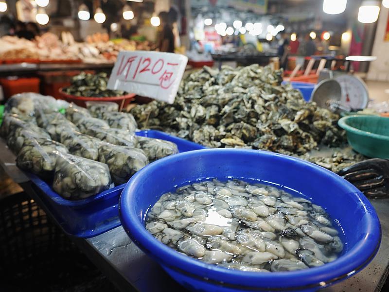 暑假沒梗？布袋海上巴士搶灘無人島、蛋糕沙灘、肥美鮮蚵霸氣吃！