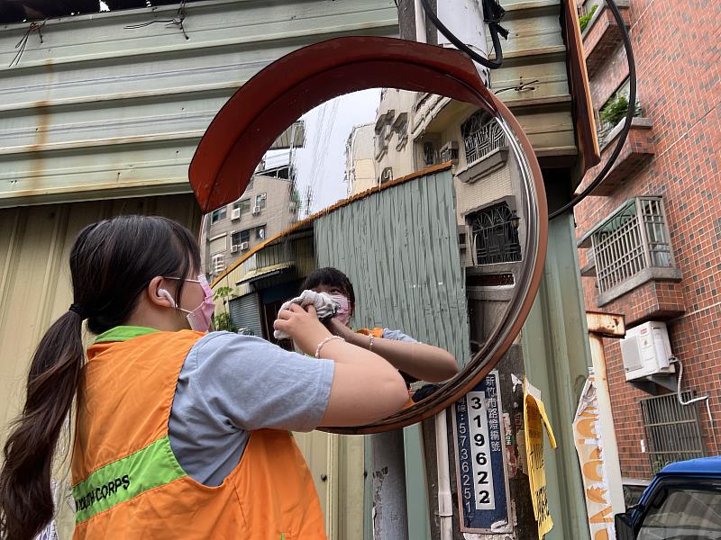 救國團新竹團委會清潔社區反光鏡 關懷環境公益