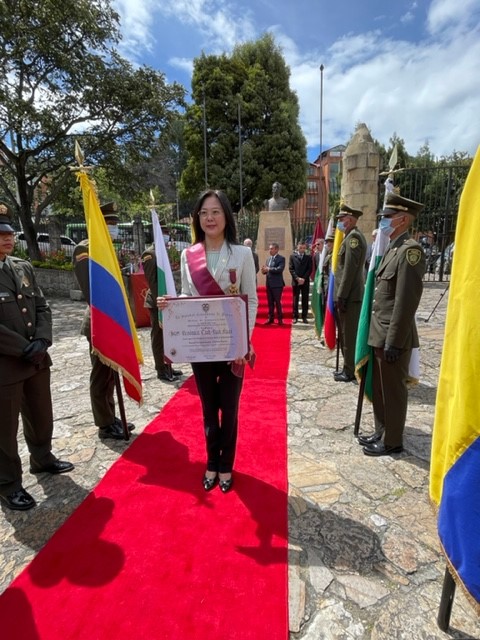 駐哥倫比亞代表桂志芸獲頒「伊比利美洲安東尼奧˙納里紐社會傳播大十字功績勳章」
