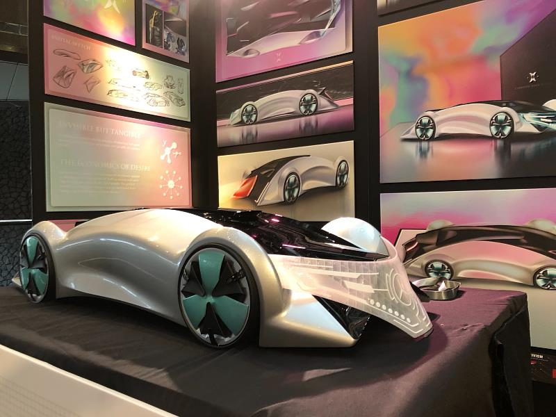 華梵大學同學設計的未來汽車模型，在汽車概念展中大受好評。