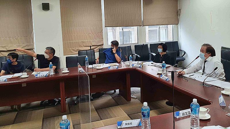 教育部察訪臺藝大新世代學生住宿環境提升計畫會議現場。