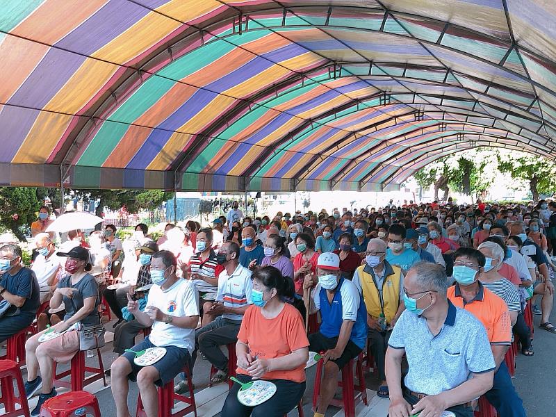 免費社區全套式健檢-翁縣長推廣生命自主，預立醫療簽署