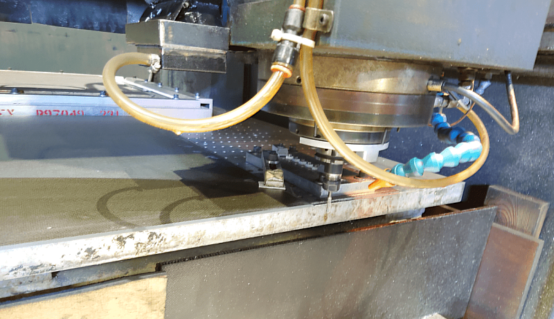 漢翔公司使用金屬中心鍍膜魚鱗銑刀進行碳纖複合材料銑削測試