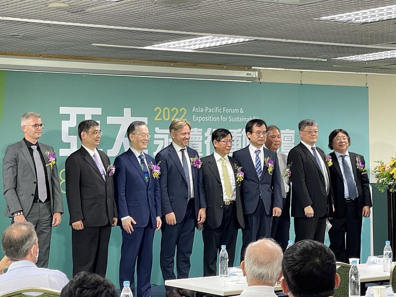 圖一、台灣淨零排放協會在博覽會第三天舉「氫能論壇」，國內外嘉賓雲集