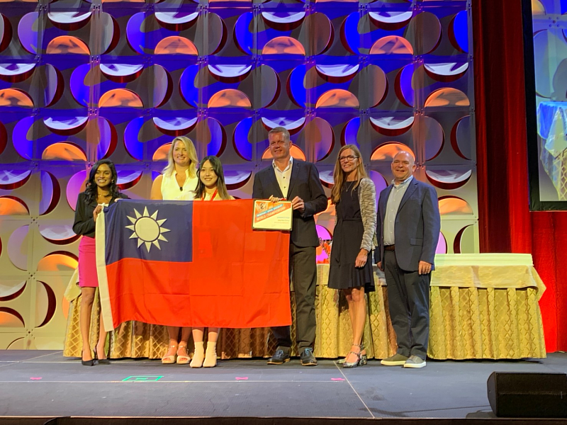 城市科大應外系張瀞文同學在2022年MOS世界盃EXCEL 2016組榮獲全球第四名