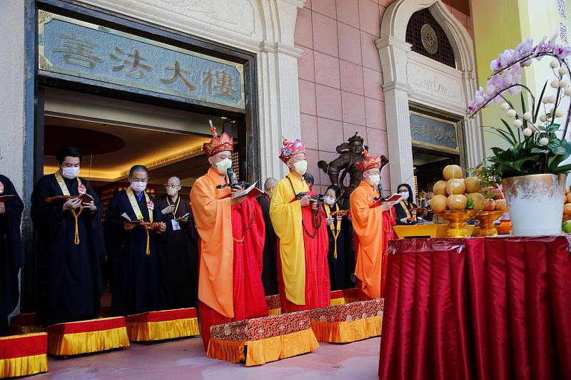 圖說4. 靈鷲山水陸法會秉持悲願、嚴謹、平等的精神啟建，如實呈現法的核心，29年來從未間斷。（圖由靈鷲山佛教教團提供）