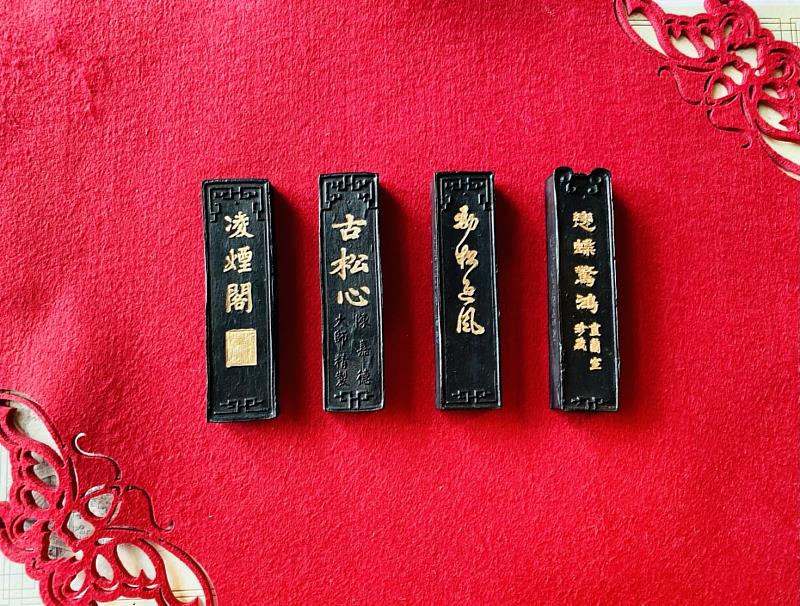林園文創商店限量展售新北勢在地藝師作品陳嘉德藝師手作煙墨。