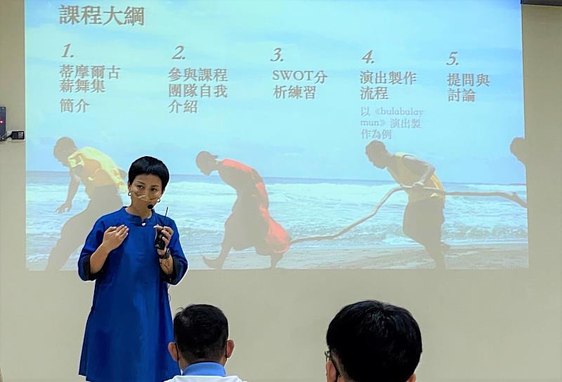 ▲蒂摩爾古薪舞集團長暨藝術總監路之．瑪迪霖老師分享其經營舞團的心路歷程。（圖/新北市政府原民局提供）