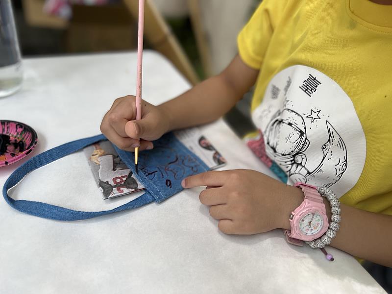 孩子們透過工藝手作過程獲得愉悅的身心