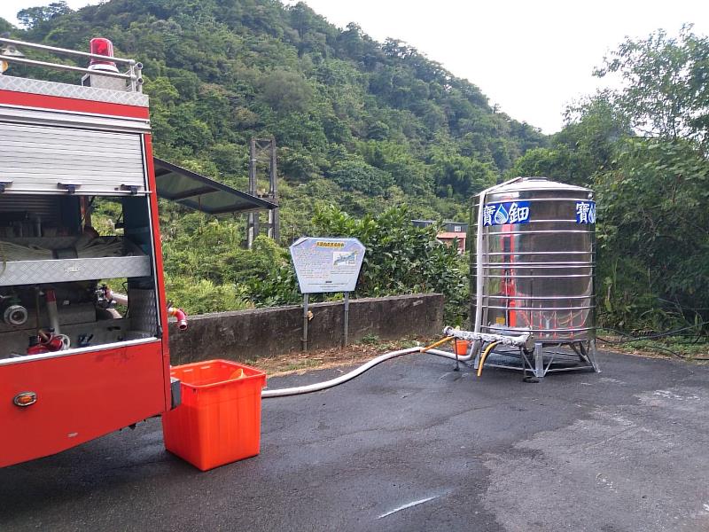 為解決山區缺水情形，新北市侯友宜市長指示全面抗旱，並於8月17日9時30分召開「因應偏鄉緊急供水處置機制會議」，針對設置臨時供水站、供(補)水機制及宣導民眾節約用水等事項