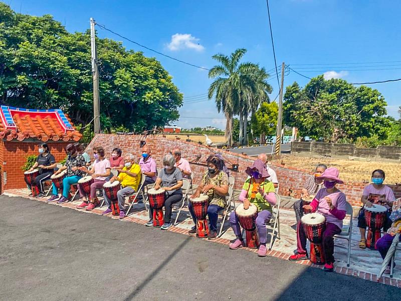 田野間的藝術牆！民雄鄉文隆社區磚情的小鴨獲2021致敬城鄉魅力大賞肯定