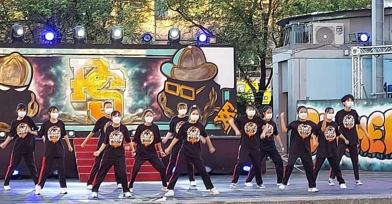 興國高中國中部熱舞社受邀參加「2022POWER SUMMER聯合舞展」，展現學子青春活力。