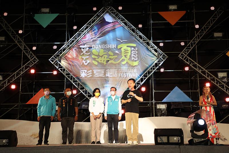 2022東石海之夏首日登場！歌手熱力開唱 民眾興奮大喊：縣長我愛你！