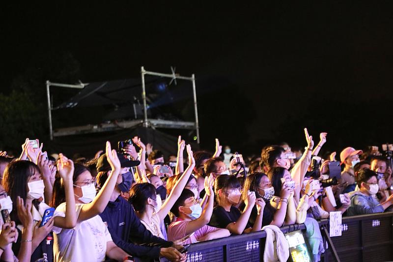 2022東石海之夏首日登場！歌手熱力開唱 民眾興奮大喊：縣長我愛你！