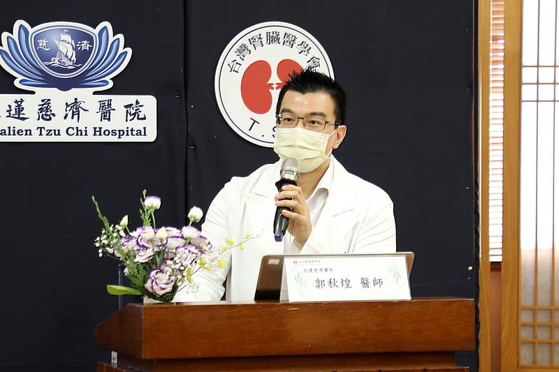花蓮慈院腎臟內科郭秋煌醫師主講動脈硬度的臨床研究，分享花蓮慈院團隊鼓勵洗腎病患透過運動的方式減緩血管老化速度。
