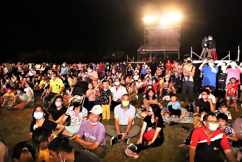 東石海之夏第2天 民視演員黃金小劇場開麥拉 遊客擠爆漁人碼頭！