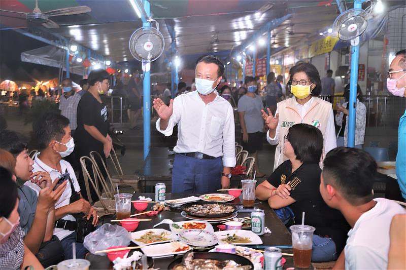 東石海之夏第2天 民視演員黃金小劇場開麥拉 遊客擠爆漁人碼頭！