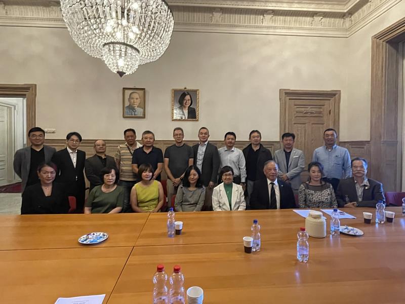 徐佳青副委員長主持荷蘭地區僑務座談會