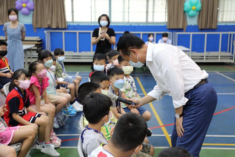 因應全民運嘉義縣提前一週開學！翁縣長參加大同國小迎新 積極宣導防疫