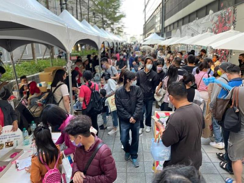 今年購物節規劃下19大系列活動及線上6大促銷方案，讓民眾從暑假一直瘋玩到年底。