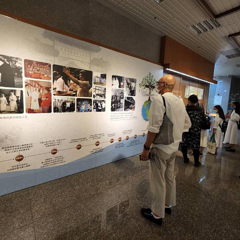 文藻外大於至善樓一樓展出「世紀甦樂─聖吳甦樂會在華百年光彩拾掇」，展示聖吳甦樂修會百年文物，展期自即日起至10月31日止。