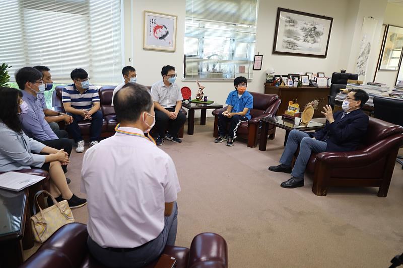 東華大學趙涵捷校長就唐于田同學未來就學之學習及生活等方面指示教務處及學生事務處協助照顧。