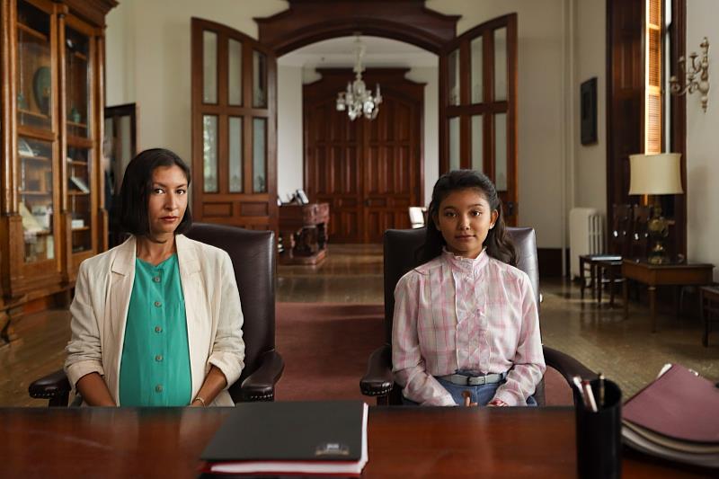 榮獲加拿大影視獎最佳電影和最佳首部長片兩項大獎的《豆豆》，講述1990年奧卡危機（莫霍克人與加拿大魁北克省奧卡鎮之間的土地糾紛）期間，一位莫霍克族女孩不凡的成長故事�。