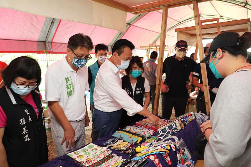 大林慢市集展現青年留鄉行動力 翁章梁讚許看見青年創意與活力的展現