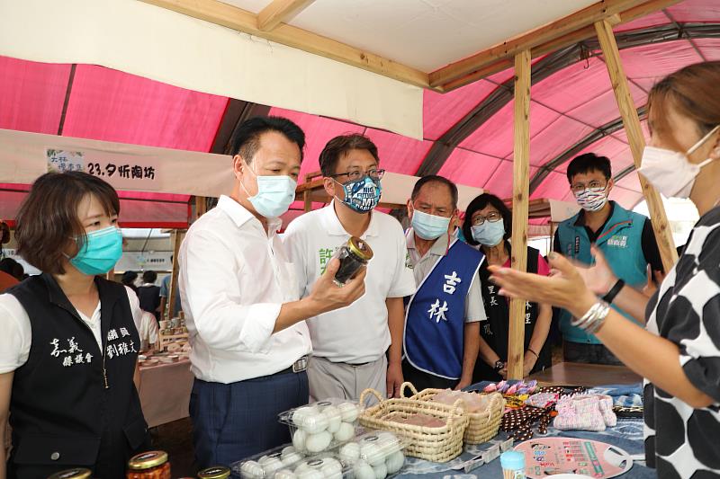 大林慢市集展現青年留鄉行動力 翁章梁讚許看見青年創意與活力的展現