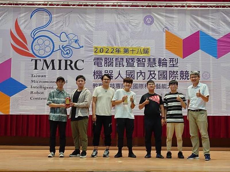 南臺科技大學電子系「輪型機器人」師生團隊