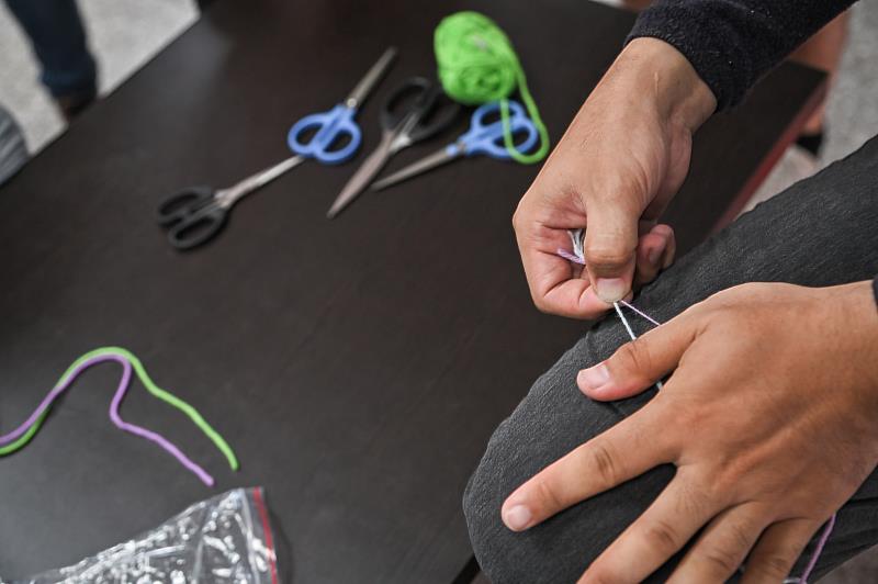 撚線也是一項從部落耆老學習傳承而來的技藝