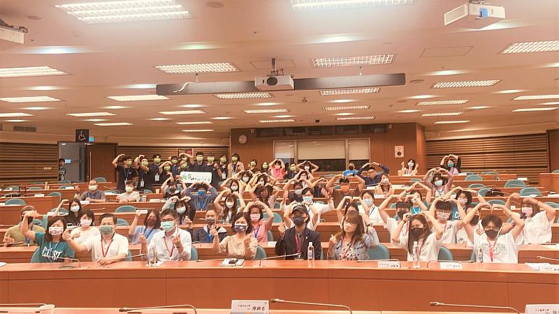 全國課外活動夥伴齊聚中臺，一同合影留念！