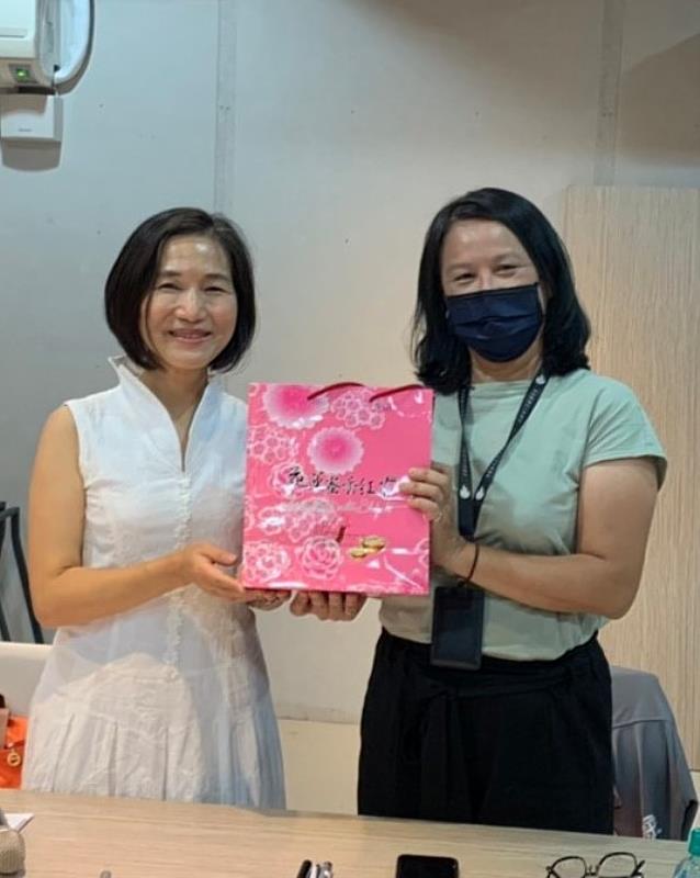 駁二營運中心主任王慧琳親自接待訪問團，並介紹全新規劃的新空間−「駁二共創基地」。
