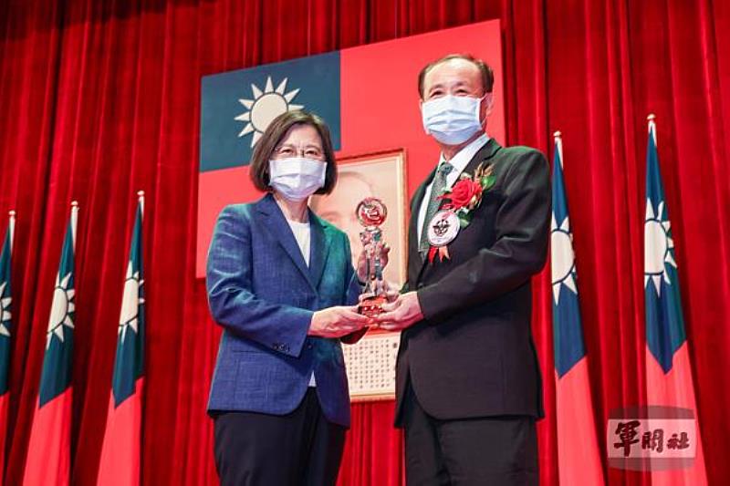 南臺科技大學再奪111年「全民國防教育傑出貢獻獎」，為全國唯一獲獎大學。