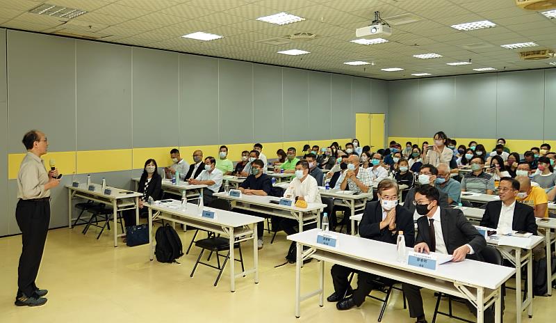 宣導會由國發基金執行秘書蘇來守及多位專家，聚焦新創、中小企業及策略性製造業、服務業等方案深度說明，吸引超過百家企業參與。