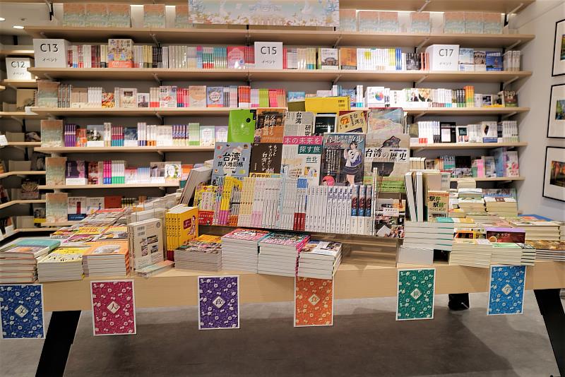 日本紀伊國屋書店6大城市旗艦書店（東京新宿、東京高島屋、橫濱、大阪梅田、福岡、札幌）舉辦的「臺灣月書展」為近年最大規模的臺灣書展