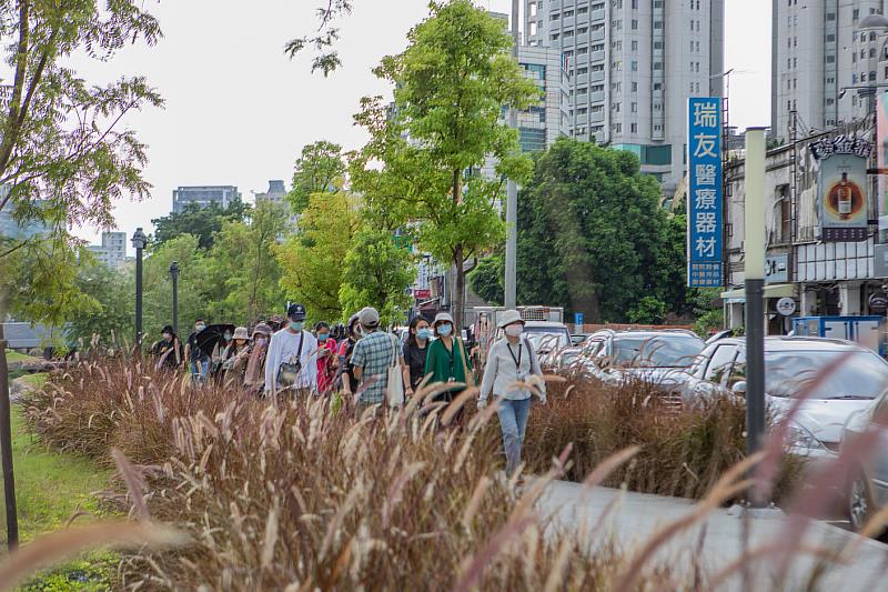 國美館每年辦理走讀活動，今年以「臺中是一座建築博物館」規劃系列活動，圖為去年活動情形。