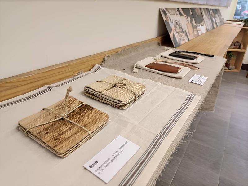 ▲天然素材再利用，「Ciao鞘」開文創新生活。(圖/新北市政府原民局提供)