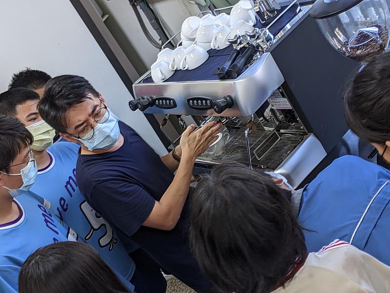 屏東縣政府與台塑企業暨王長庚公益信託合作推動「國中技藝教育扎根計畫」