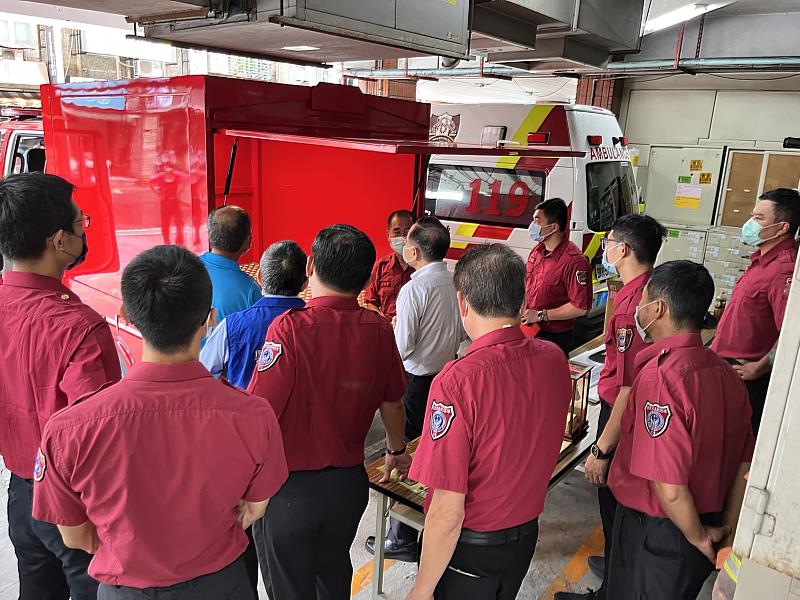 新北市政府消防局主任秘書陳國忠表示，由衷感謝捷威科技捐贈災勘車，強化新板山搜義消分隊山搜救災能量，讓捷威科技公司的善心成為前往山域搜救時的好幫手。