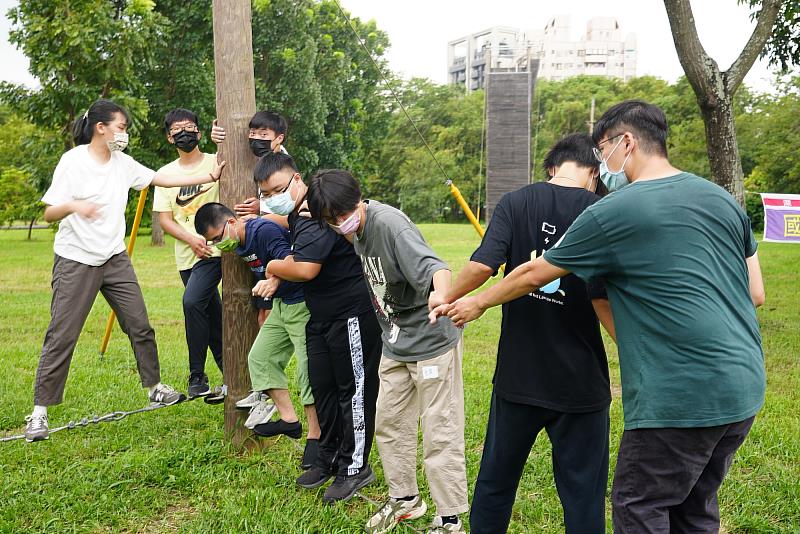 戶外探索活動培養合作精神
